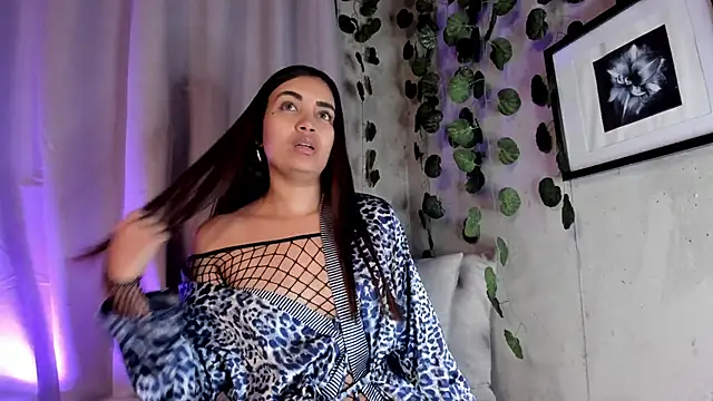 aisha es online show from March 15, 2025, 1:52 am