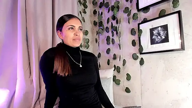 aisha es online show from February 25, 2025, 11:15 pm