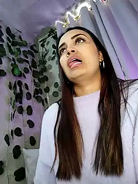 aisha es online show from February 22, 2025, 6:19 pm