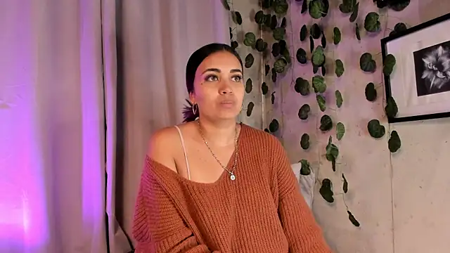 aisha es online show from February 19, 2025, 11:04 pm