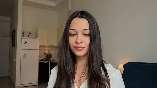 mo1ly online show from April 18, 2026, 1:13 pm