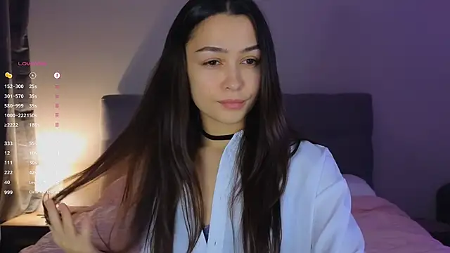 mo1ly online show from March 6, 2025, 8:30 am