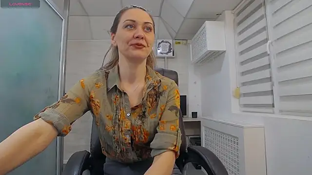 EllaMilf  online show from March 10, 2025, 1:00 pm