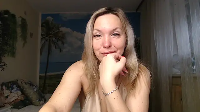 Snapshot of soaring_love chatting on October 28, 2025, 4:35 am soaring love online show from October 28, 2025, 4:35 am