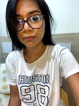 MauraGray online show from October 13, 2025, 10:54 pm