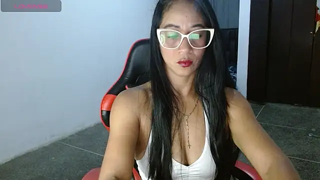 Emiliklauss22 online show from May 20, 2026, 6:21 am