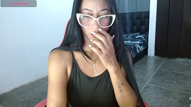 Emiliklauss22 online show from April 1, 2026, 9:10 am