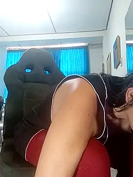 kelly dirty  online show from April 13, 2026, 5:28 pm