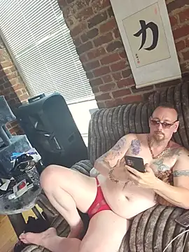 Snapshot of Littledick007007 chatting on August 3, 2026, 9:09 pm Littledick007007 online show from August 3, 2026, 9:09 pm