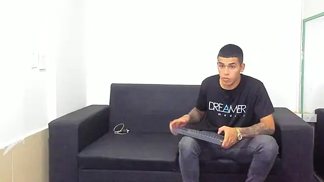 yeckodream online show from March 18, 2025, 4:07 am