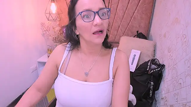 MarilynMiilf  online show from October 10, 2025, 7:47 pm