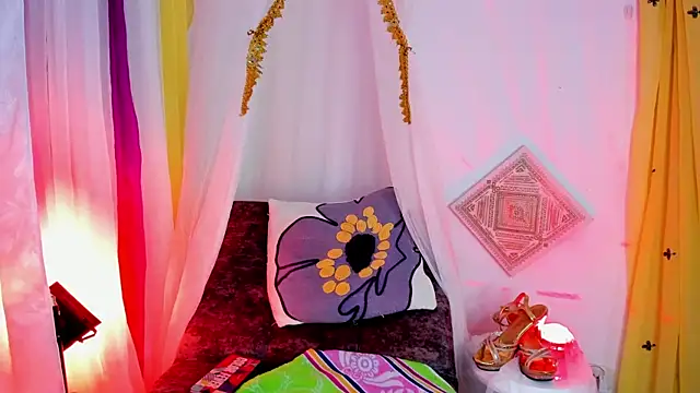 sophiaamethystt online show from November 6, 2025, 5:28 pm