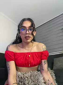 Samantha Bernardo online show from June 18, 2026, 4:44 am