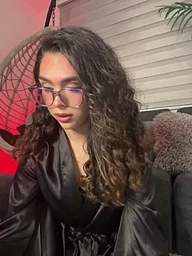 Samantha Bernardo online show from April 12, 2026, 4:05 am