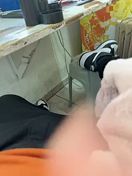 Snapshot of buri232 chatting on March 15, 2025, 1:18 pm buri232 online show from March 15, 2025, 1:18 pm