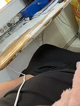 Snapshot of buri232 chatting on March 3, 2025, 4:36 pm buri232 online show from March 3, 2025, 4:36 pm