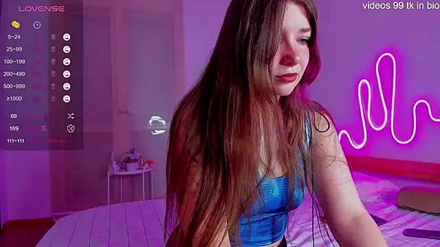 alicekaneky online show from December 3, 2024, 1:14 am