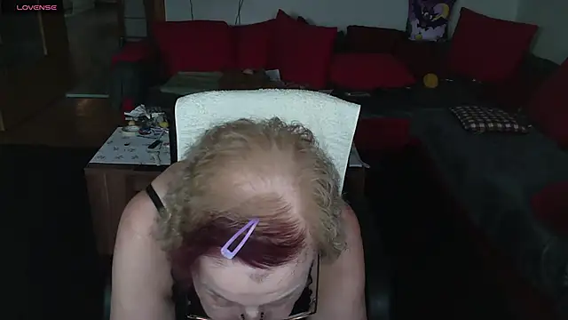 HeisseomaOriginal online show from November 9, 2025, 8:18 am