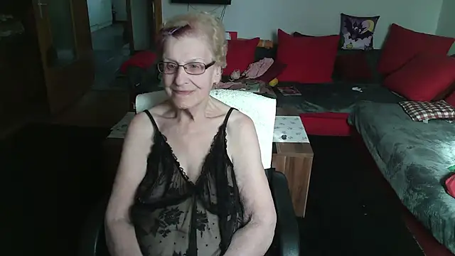 HeisseomaOriginal online show from May 7, 2026, 7:12 am