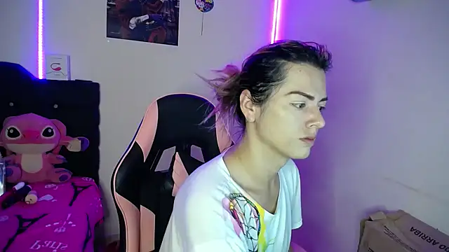 yuliana 19 online show from October 6, 2025, 9:54 am