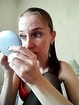 AimeeFair online show from September 28, 2025, 1:07 pm