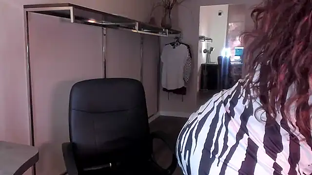 Snapshot of Mila_Anders chatting on May 15, 2026, 4:43 am Mila Anders online show from May 15, 2026, 4:43 am