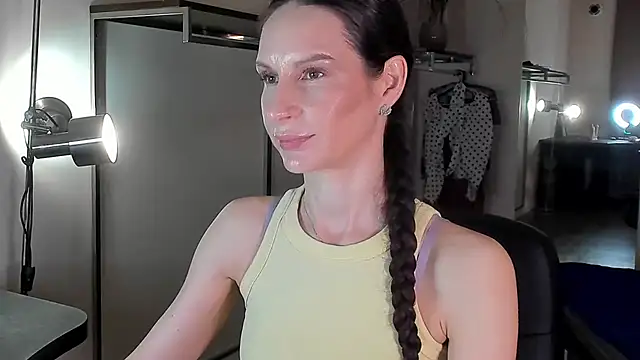 Snapshot of Mila_Anders chatting on May 11, 2026, 4:36 am Mila Anders online show from May 11, 2026, 4:36 am