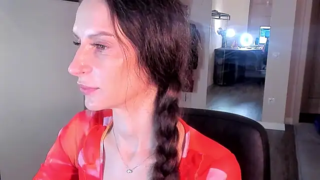 Snapshot of Mila_Anders chatting on May 25, 2026, 4:45 am Mila Anders online show from May 25, 2026, 4:45 am