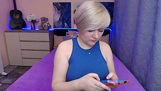 Snapshot of BlondPearl chatting on May 14, 2026, 11:29 am BlondPearl online show from May 14, 2026, 11:29 am