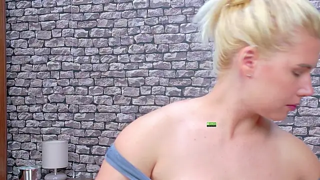 Snapshot of CuteBlondeMe chatting on July 22, 2026, 4:20 pm CuteBlondeMe online show from July 22, 2026, 4:20 pm