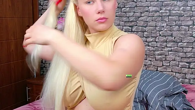 Snapshot of CuteBlondeMe chatting on July 24, 2026, 3:52 pm CuteBlondeMe online show from July 24, 2026, 3:52 pm