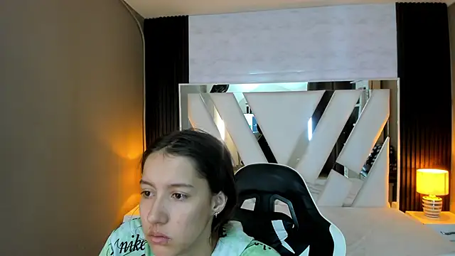 Linda4Petite online show from February 22, 2026, 1:35 pm