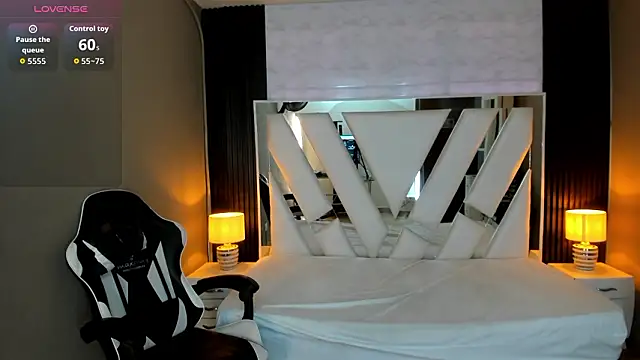 Linda4Petite online show from March 14, 2026, 6:14 pm