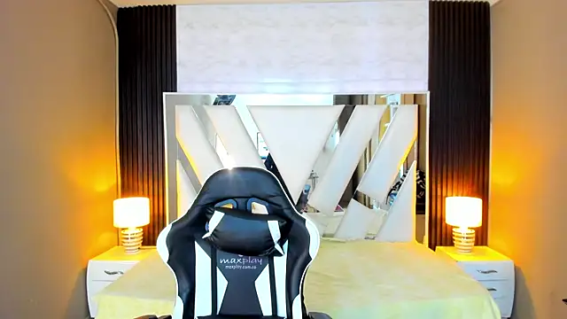 Linda4Petite online show from November 28, 2025, 6:52 pm