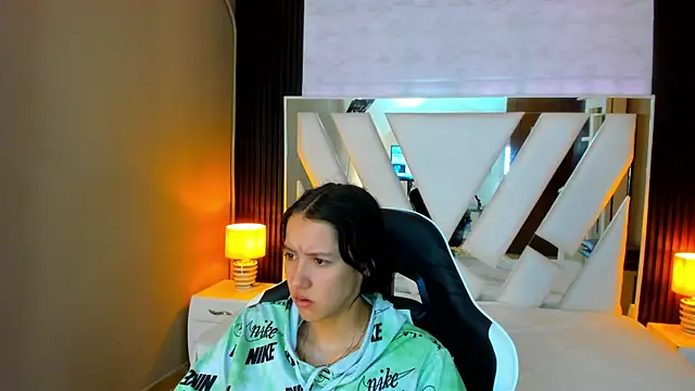 Linda4Petite online show from November 2, 2025, 12:54 pm