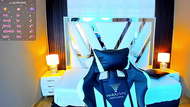 Linda4Petite online show from October 7, 2025, 6:09 pm