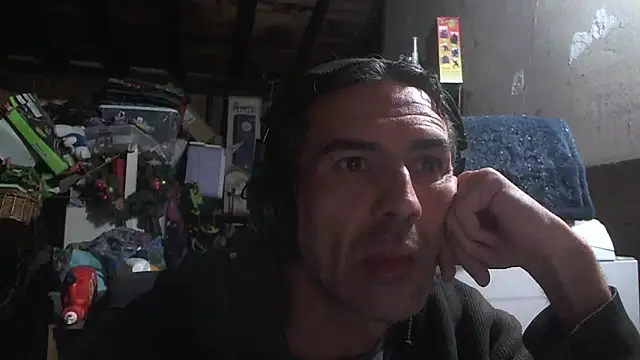 Snapshot of Anarchy_Burger chatting on April 26, 2026, 6:22 am Anarchy Burger online show from April 26, 2026, 6:22 am
