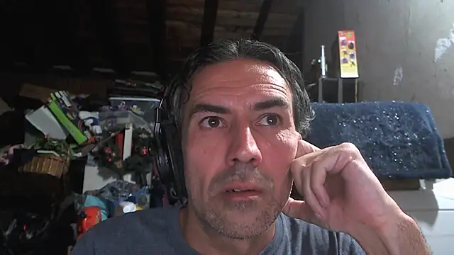 Snapshot of Anarchy_Burger chatting on April 25, 2026, 5:21 am Anarchy Burger online show from April 25, 2026, 5:21 am