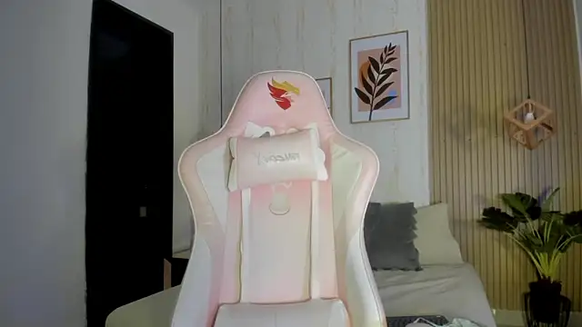 CameronCollins  online show from September 26, 2025, 8:27 pm