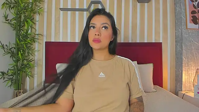 CameronCollins  online show from October 8, 2025, 11:23 am