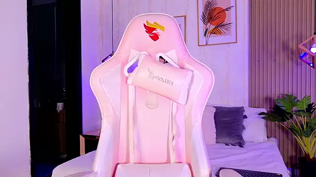 CameronCollins  online show from February 17, 2026, 7:44 pm