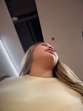 lunablossom  online show from March 22, 2026, 7:48 pm