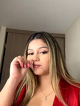 Snapshot of lunablossom_ chatting on September 13, 2025, 2:50 pm lunablossom online show from September 13, 2025, 2:50 pm