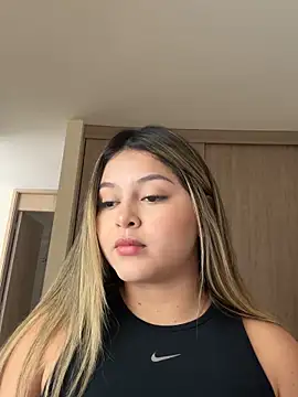 Snapshot of lunablossom_ chatting on October 11, 2025, 6:53 pm lunablossom online show from October 11, 2025, 6:53 pm