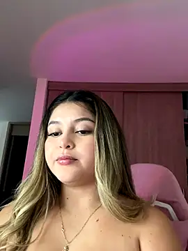 Snapshot of lunablossom_ chatting on October 22, 2025, 10:30 pm lunablossom online show from October 22, 2025, 10:30 pm