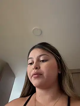 Snapshot of lunablossom_ chatting on November 26, 2025, 8:09 pm lunablossom online show from November 26, 2025, 8:09 pm