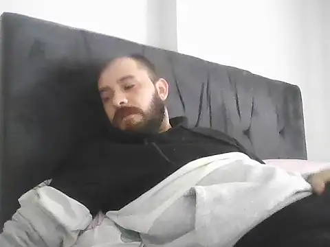 NiiiRvaNaa online show from November 14, 2025, 5:55 am