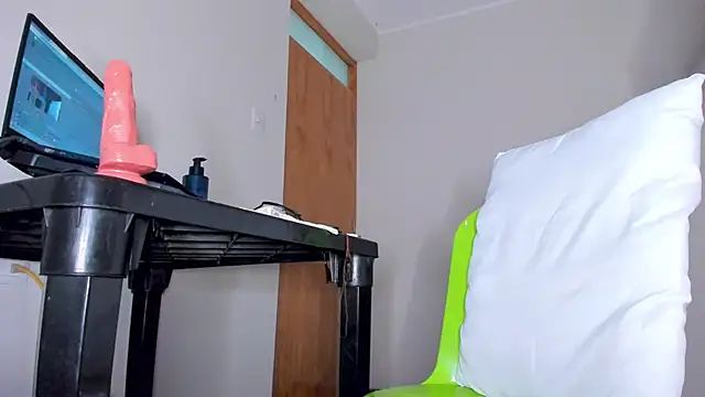 Snapshot of MikeMiller2 chatting on October 28, 2025, 2:12 am MikeMiller2 online show from October 28, 2025, 2:12 am