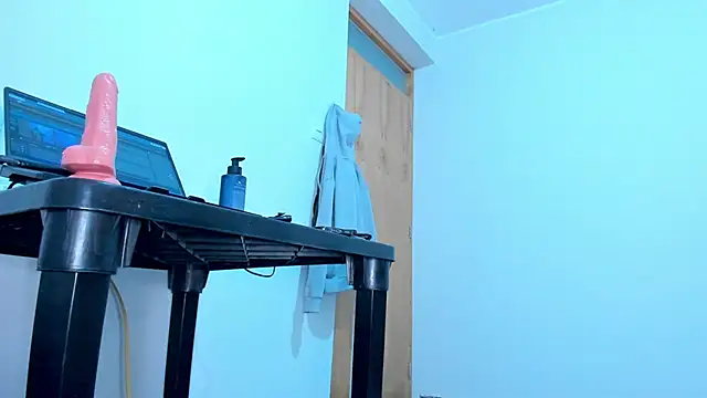 Snapshot of MikeMiller2 chatting on October 20, 2025, 3:30 am MikeMiller2 online show from October 20, 2025, 3:30 am