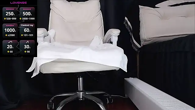 qianqian  online show from December 20, 2025, 1:14 pm